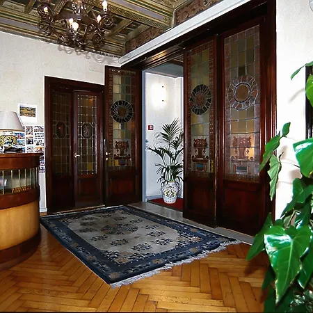 Hotell Accademia 3*