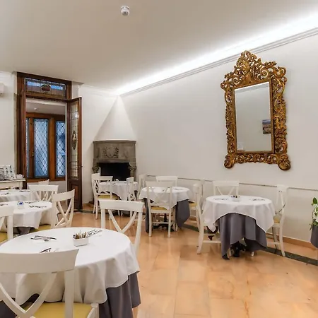 Accademia Hotel