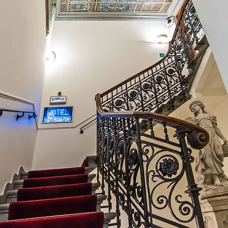 Hotel Accademia 3*